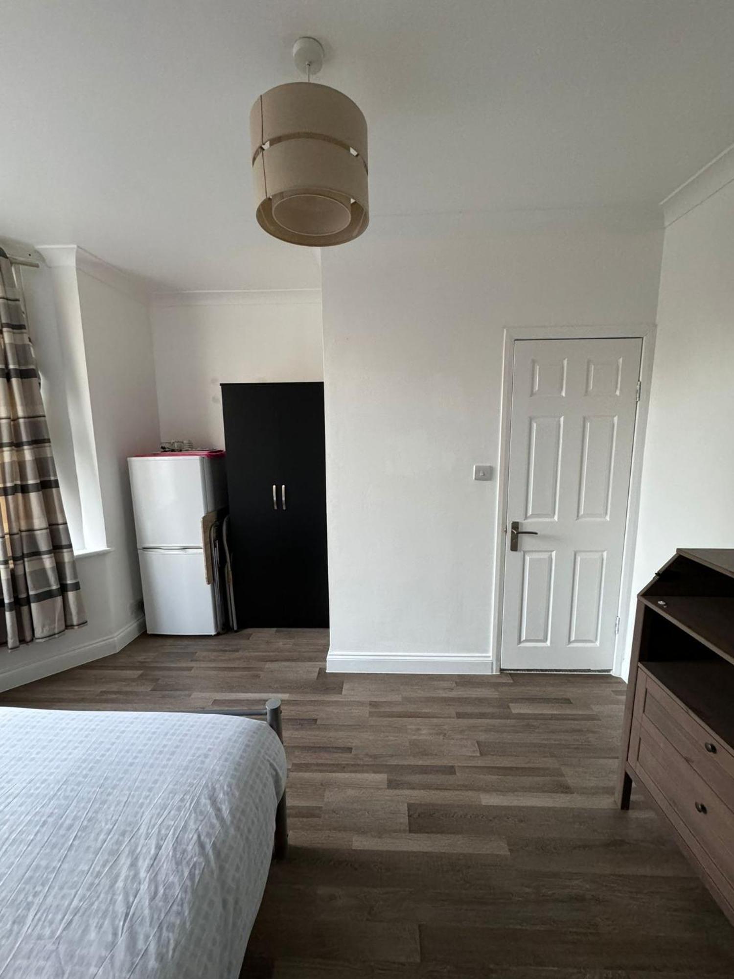 Gazde/Camere de închiriat Oxborne Uk - Gardner Londra