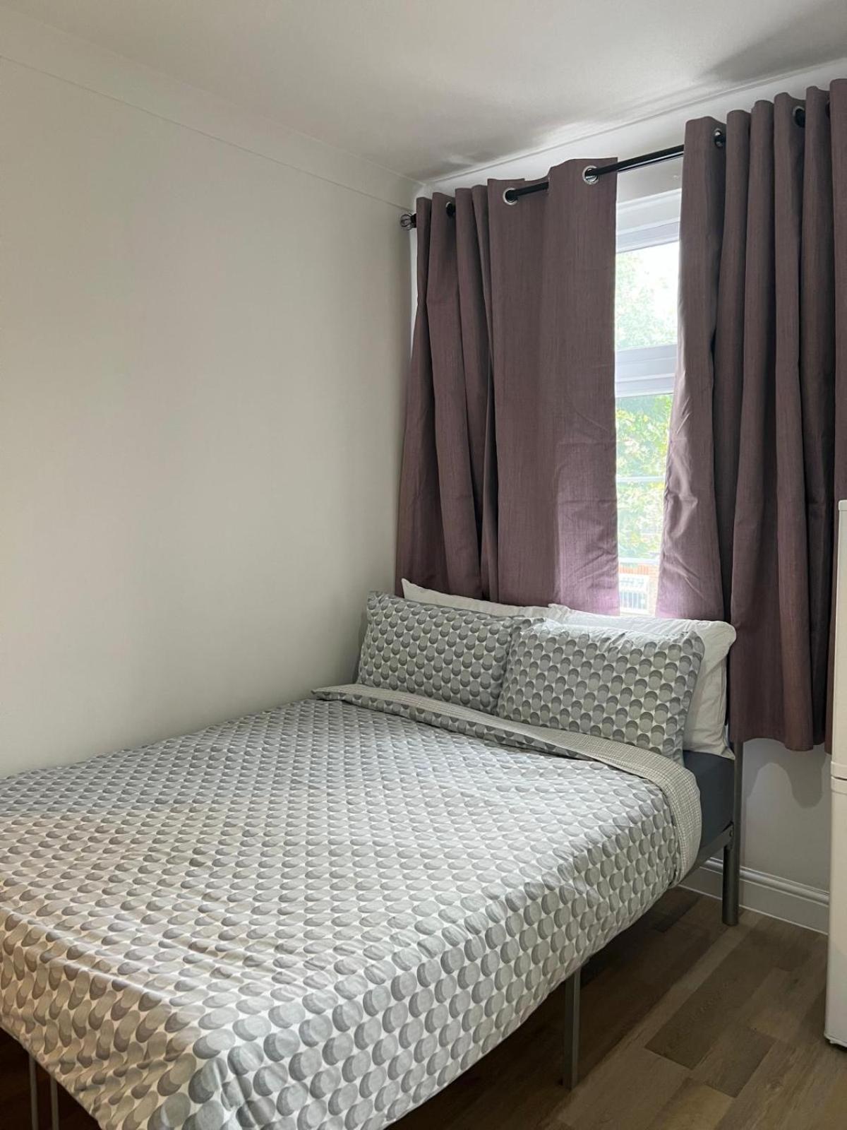 Oxborne Uk - Gardner Gazde/Camere de închiriat Londra